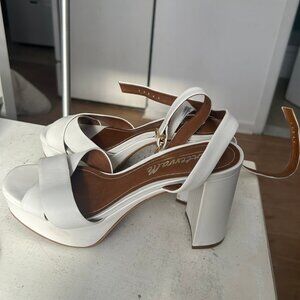 L'Intervalle white strappy heeled sandal, size 8